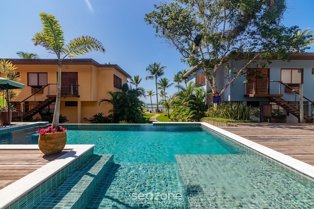 Fully Equipped Apartments in an Oceanfront Condo With Leisure Area and Pool Vvas