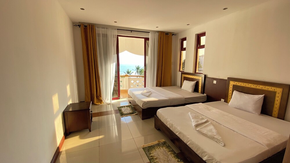 Eden Beach Resort Apartments