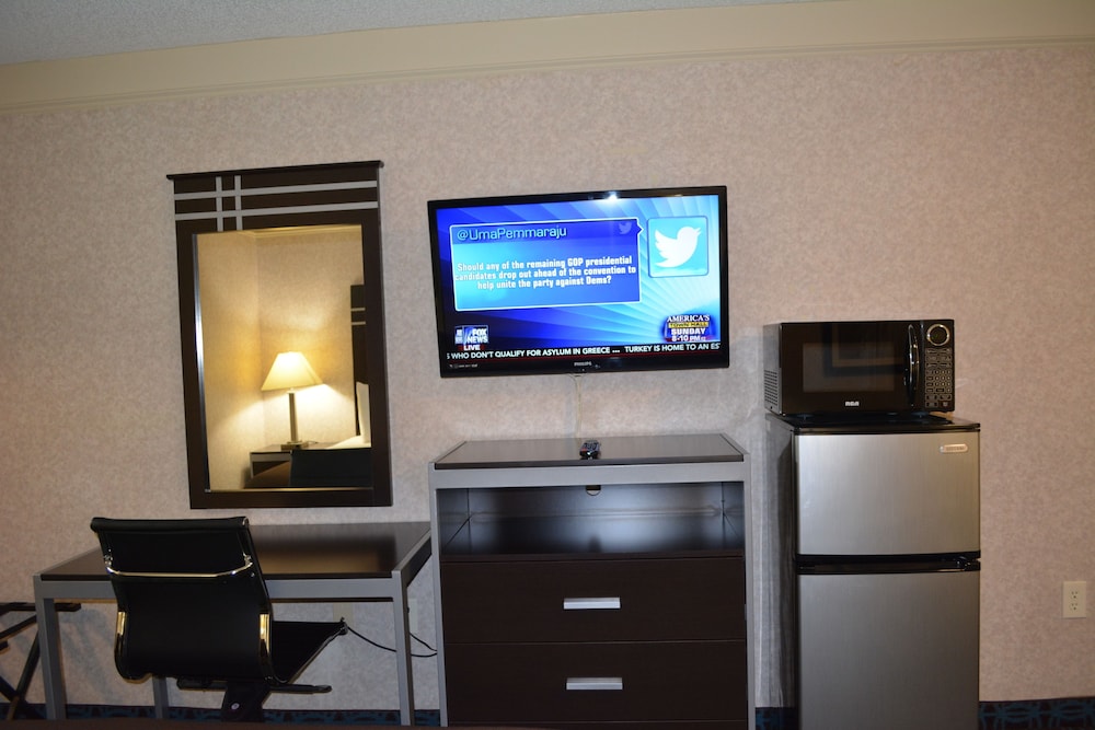 Deluxe Inn Fayetteville - I-95 Exit 49