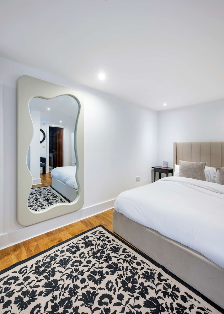 The Urban Minimalist- Notting Hill 2 Bed