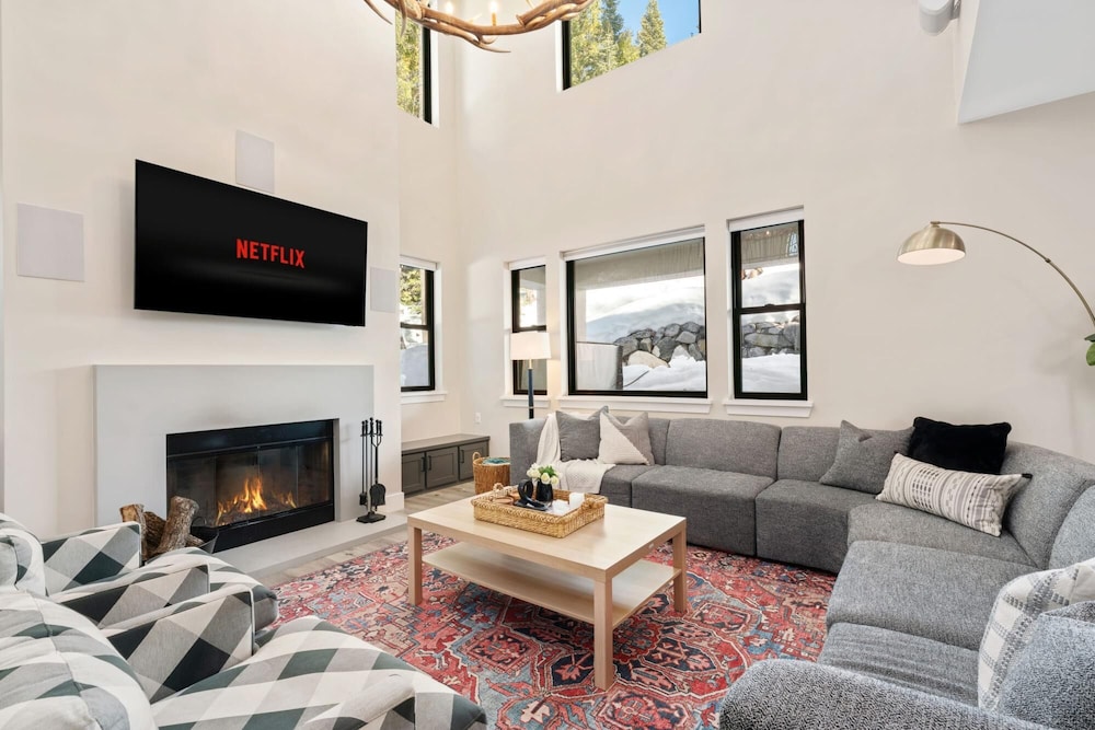 Miscellaneous Market Vacations - Luxury Retreat Home w Hot Tub - Property Image 2