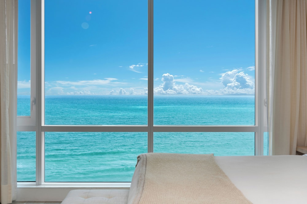 Luxury Vacation Rentals at 1 Hotel & Homes by LRMB