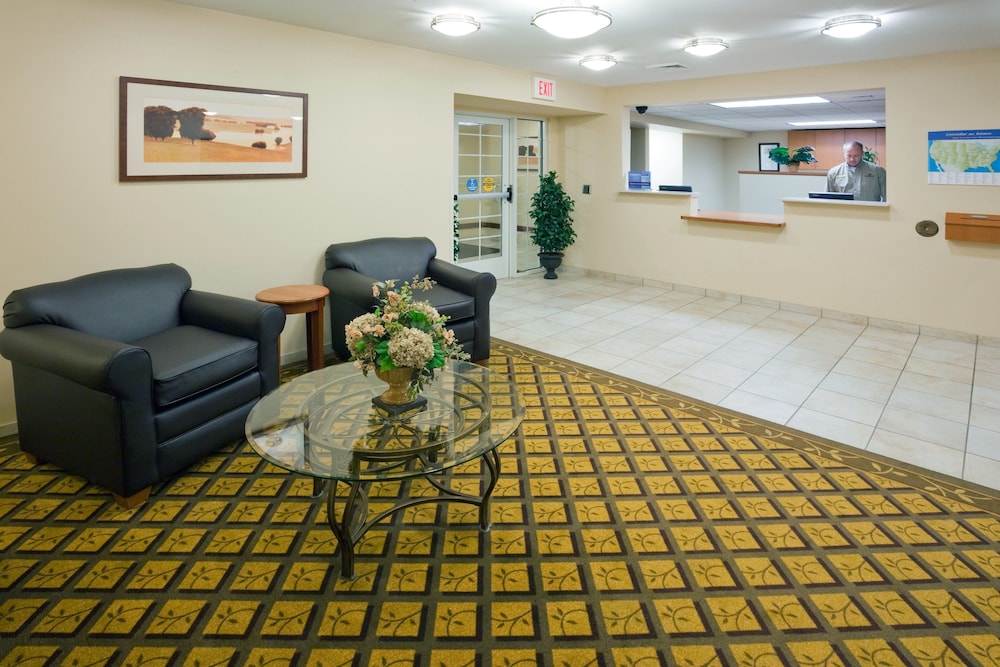 Milwaukee Vacations - Candlewood Suites Milwaukee Brown Deer, an IHG Hotel - Property Image 4