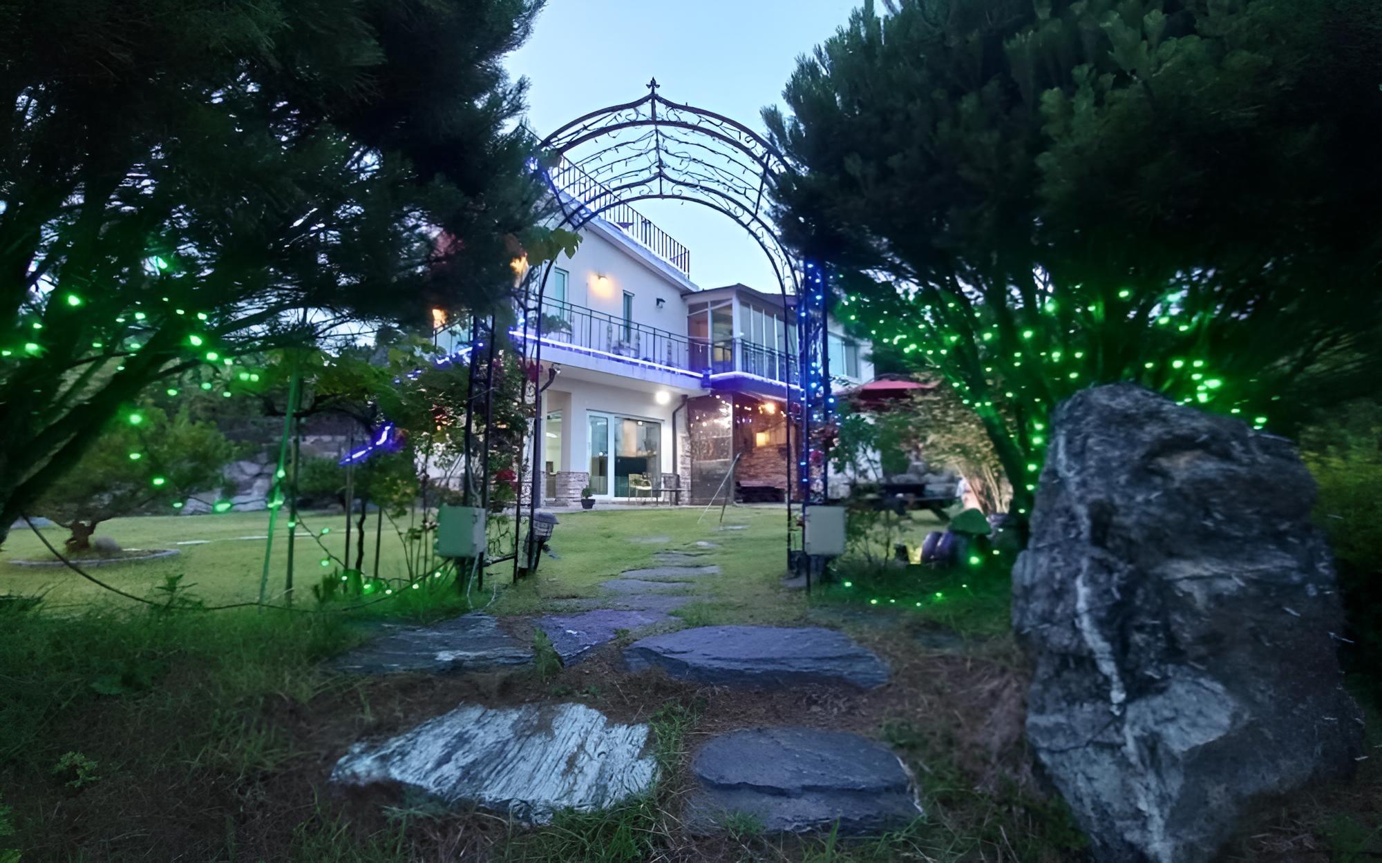 Photo 12