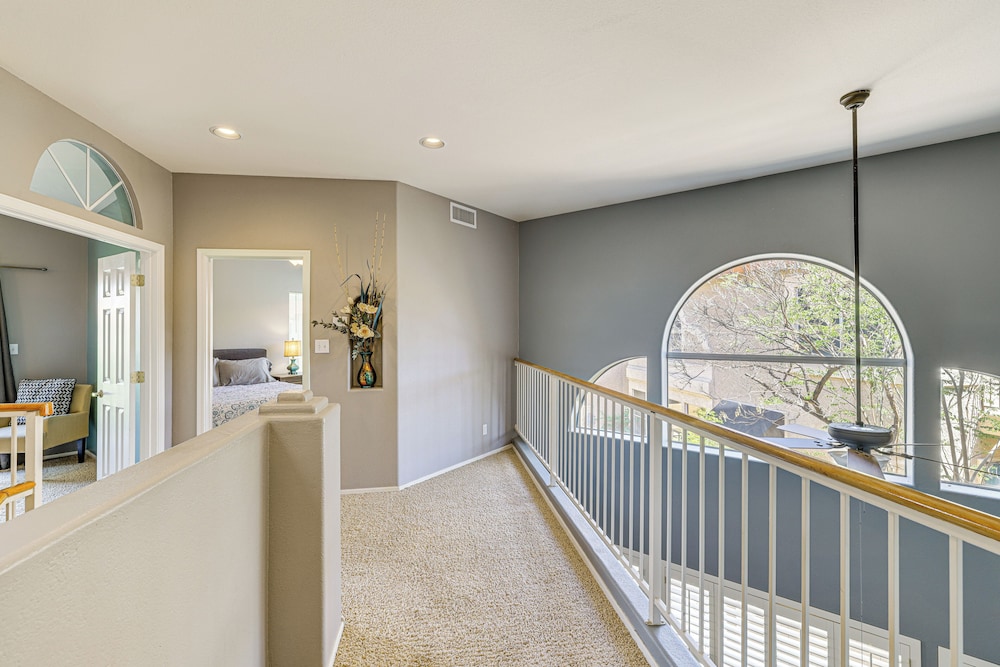Hike & Golf! Townhouse w/ Resort Perks in PHX