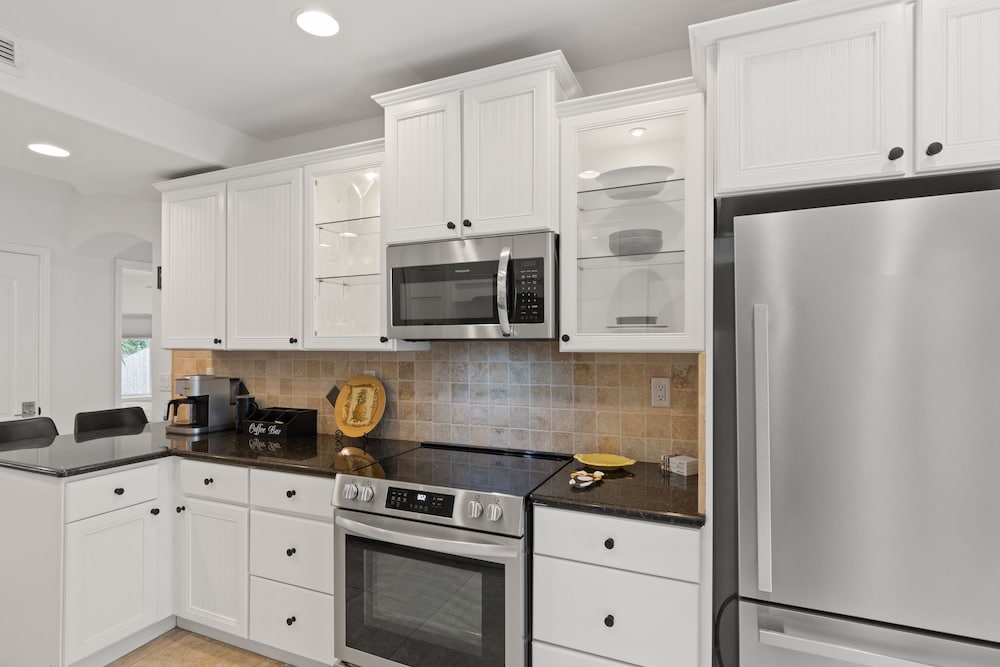 Seas & Greetings! 5BR 4BA House! Elegant Coastal Living Near the Shore