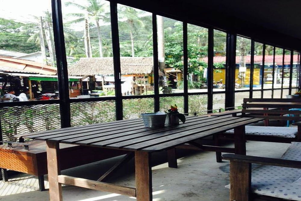 Sleepy Owl Hostel
