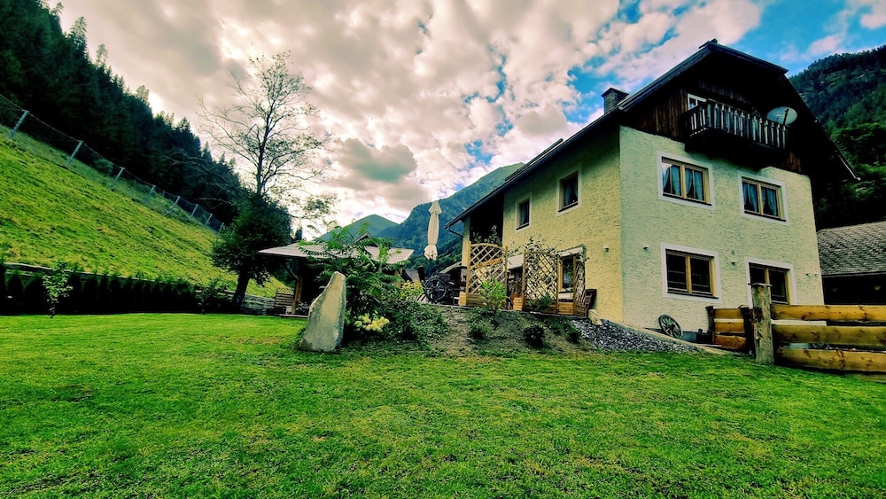 Large, Detached Holiday Home in Muhr