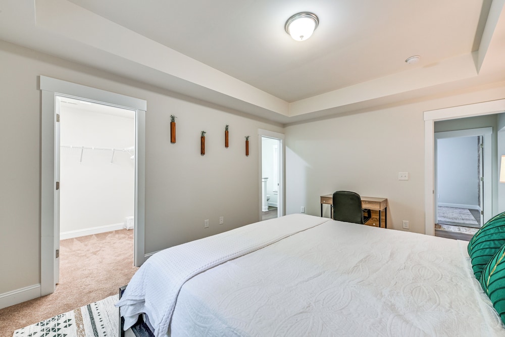 Easy Uptown Access: Charlotte Gem w/ Peaceful Yard
