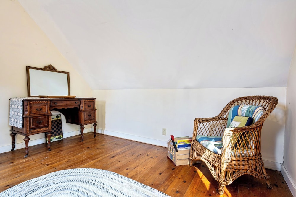 Nanas Hideaway 2 BDR Charmer!