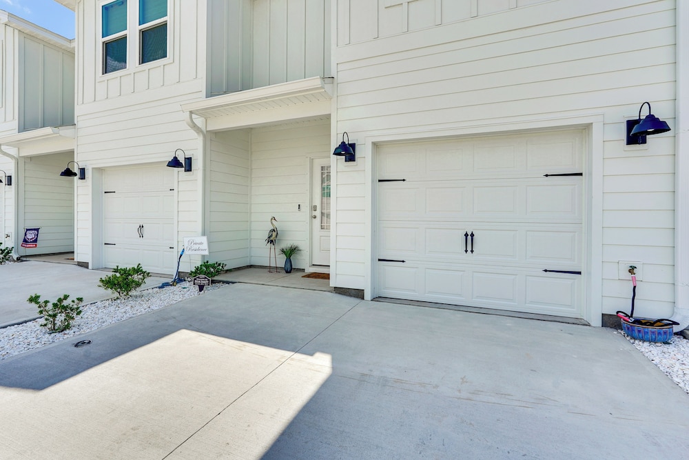 Steps to Ocean: Chic Home w/ Patio in Port St Joe!