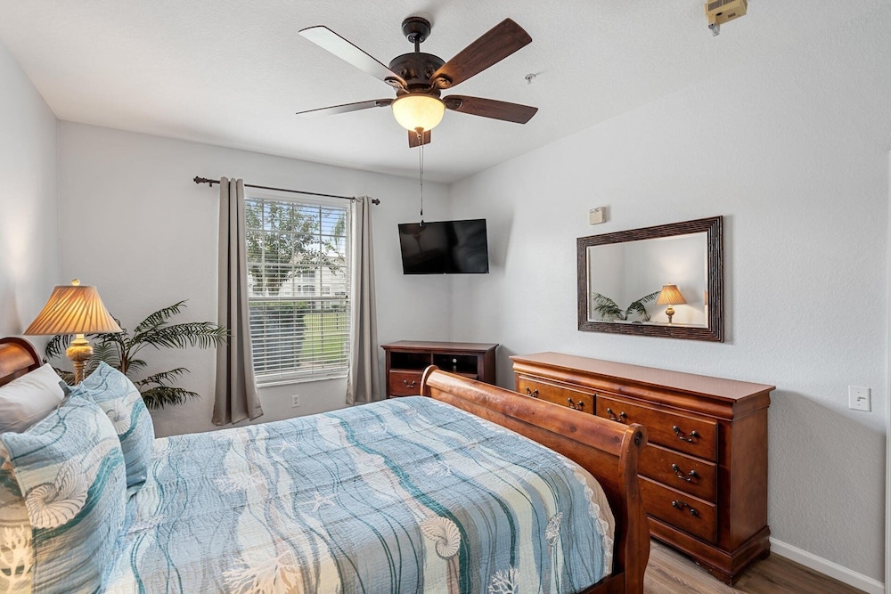 Hakuna Hideaway: 5 Mi To Disney! 1st Floor, Lion King Room & Resort Pool 3 Bedroom Condo