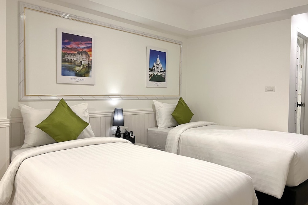 Travelier Hostel