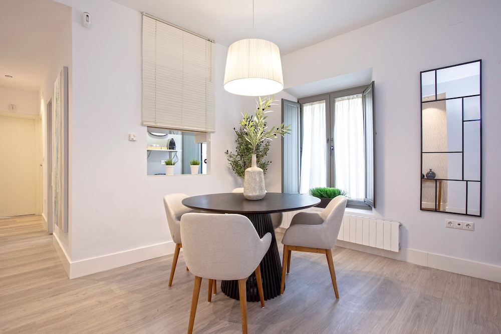 Bright Apartment in Granada Varela