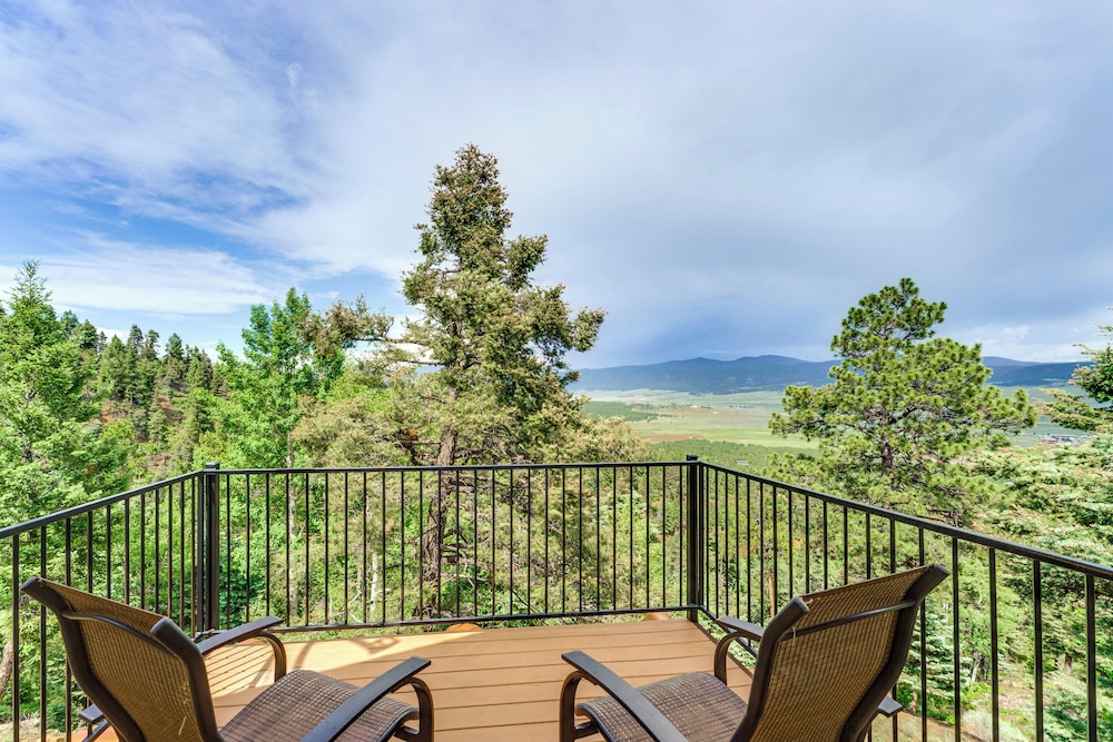 Secluded Angel Fire Retreat: Deck + Stunning View!