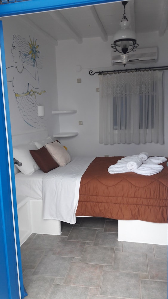 Heliotropio Studios & Apartments