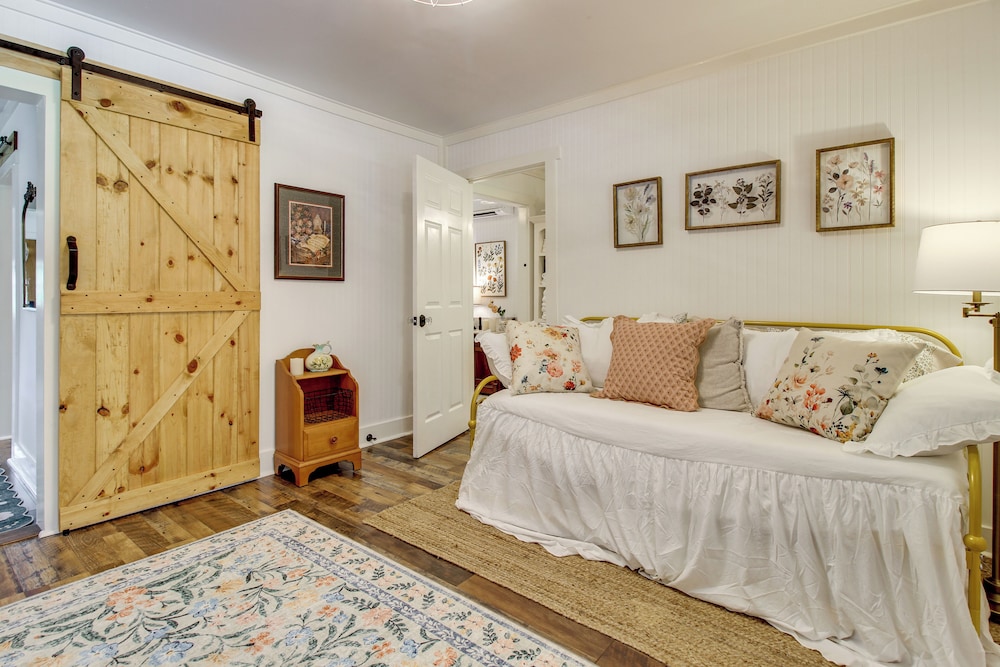 Shepard Cottage Near Wilmington & Wedding Venue