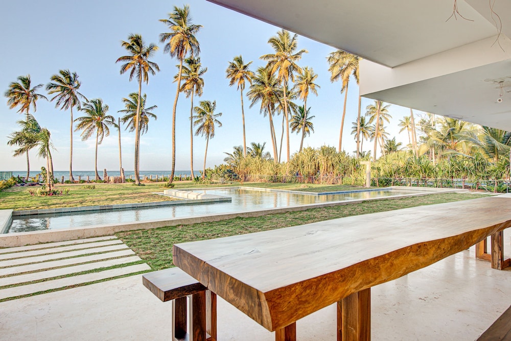 7-br Luxury Beachfront Paradise With Ocean Views