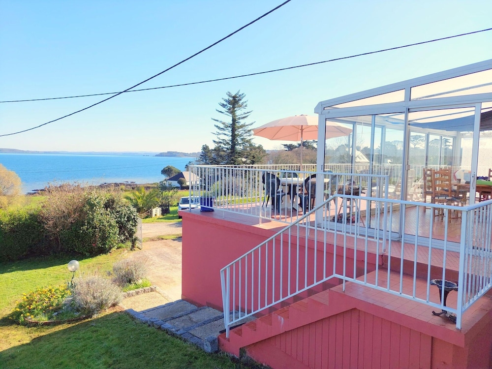 Holiday Home With Fantastic sea Views on the Crozon Peninsula
