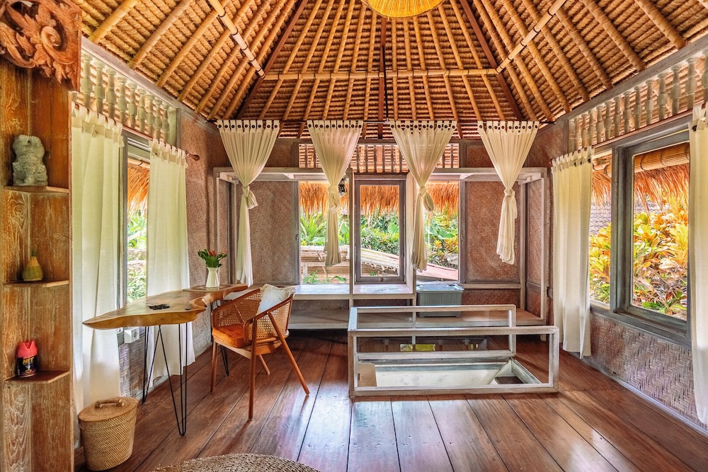 Barong Retreat Villa Ubud with Hammock Terrace, Garden & Koi Pond