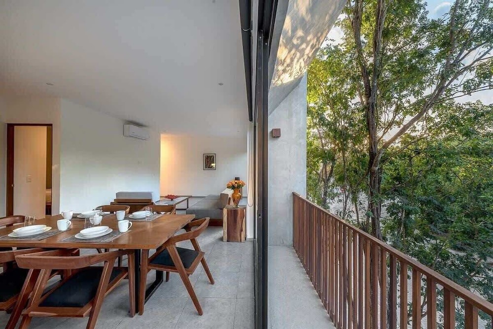 2 BR Great Located Natural Lightning