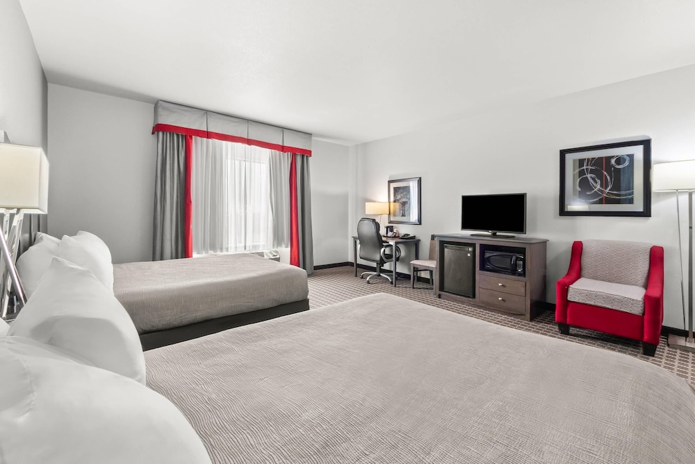 Quality Inn & Suites Pearsall