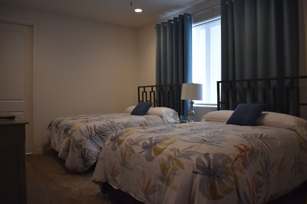 353 Hinds Avenue 1 Bedroom Apts by RedAwning view 2