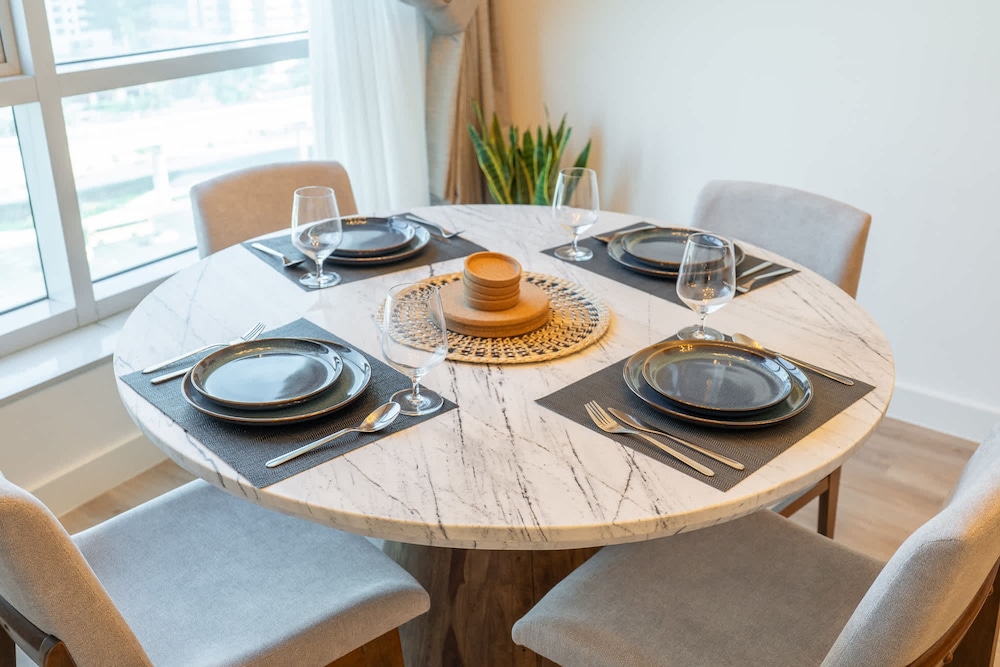 Cozy 1BR Gem in Marina With City Views