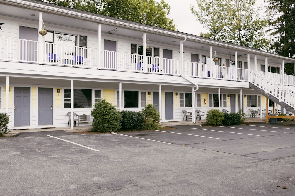 Admiral Motel