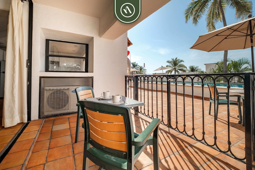 Condos with Pool - Near to the Beach
