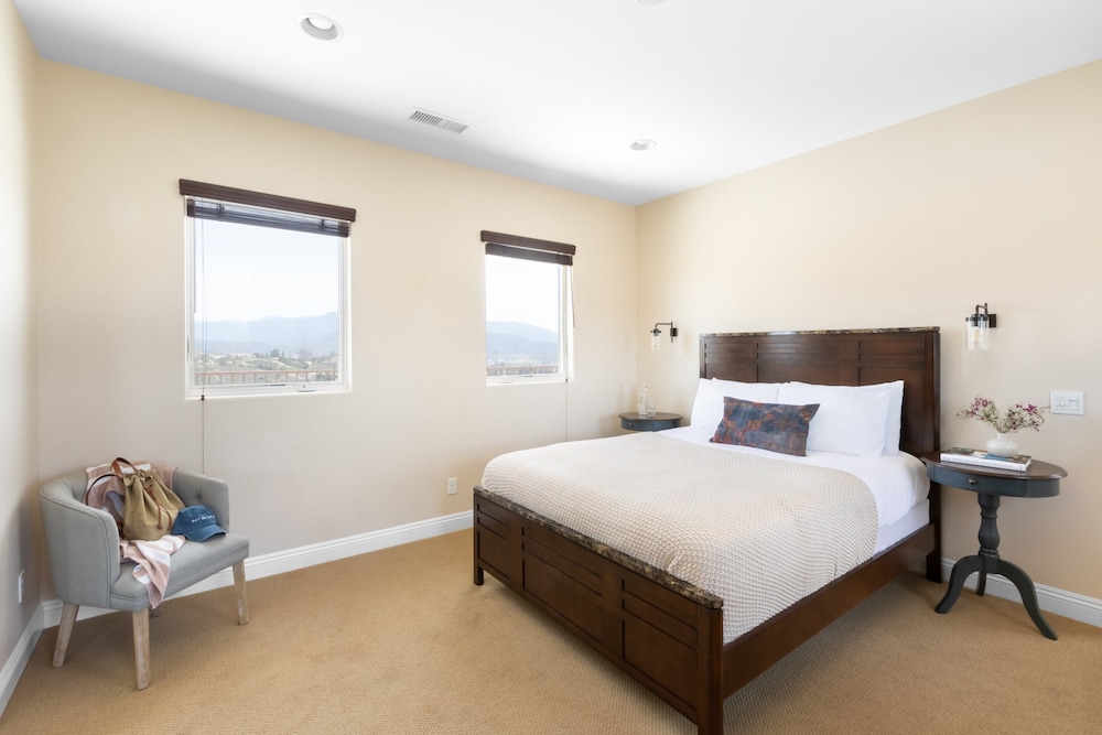Palazzo Del Sol By Avantstay Breathtaking Home w/ Mountain Views & Hot Tub view 2