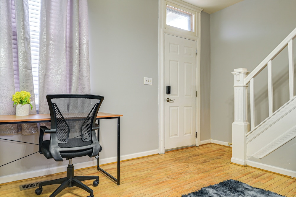 4 Mi to Inner Harbor & Jhu: Baltimore Townhome!