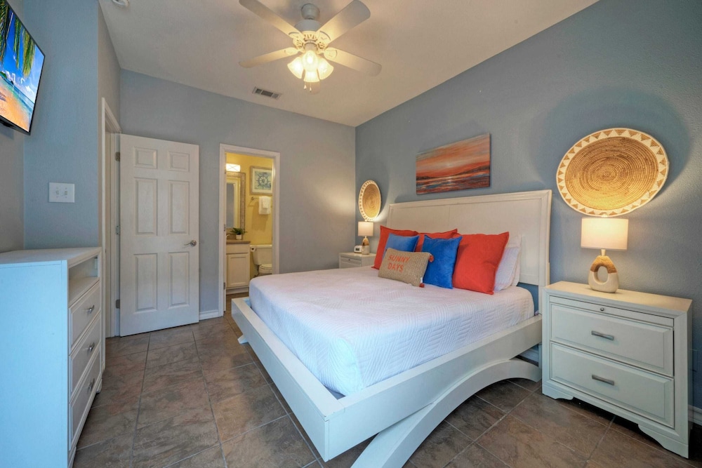 7 Costa Bahia Condos Sleeps 42 + Pool Minutes to the Beach