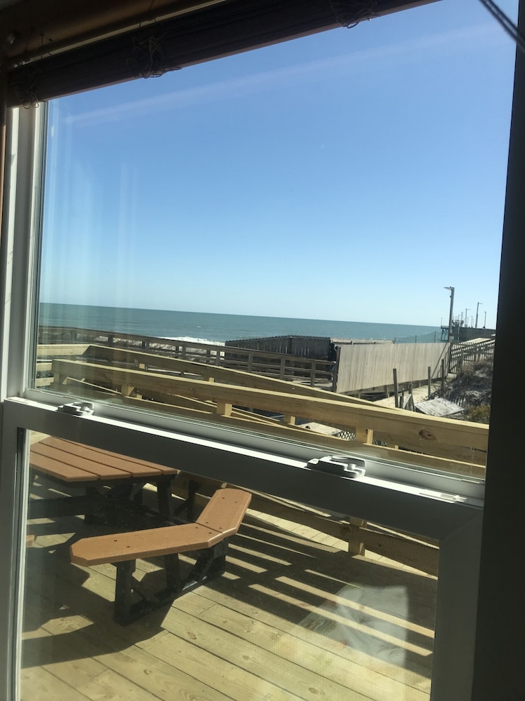 Seaview Pier and Motel