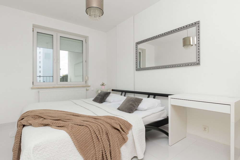 Spacious Targowek Apartment by Renters view 5