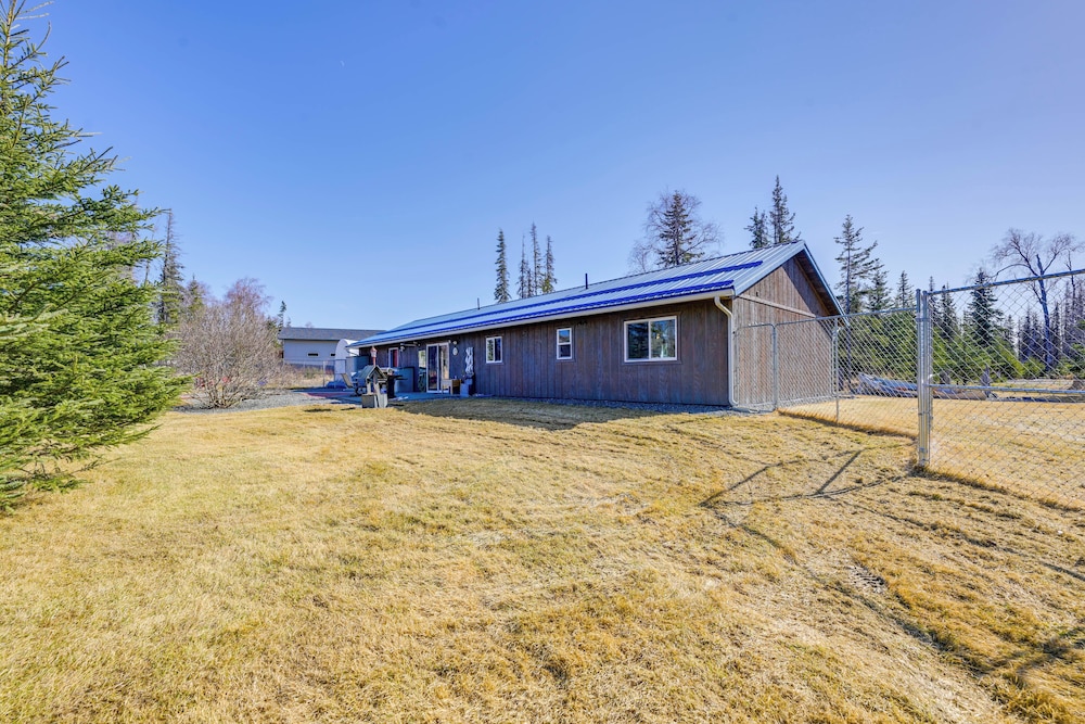 Yard Space w/ Fire Pit: Kenai Getaway!