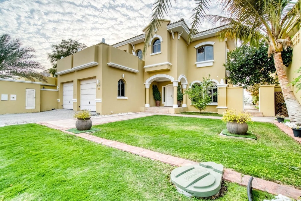 Private 5 Bedrooms Villa With Pool