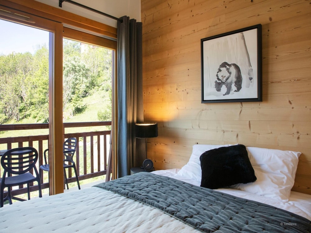 Chalet in Vaujany With Panoramic Mountain Views