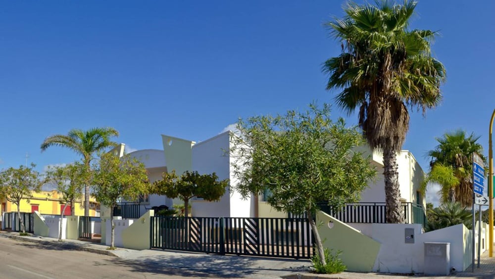 Apartment Torre Suda 1 - 7 Beds Just a few Meters From the sea