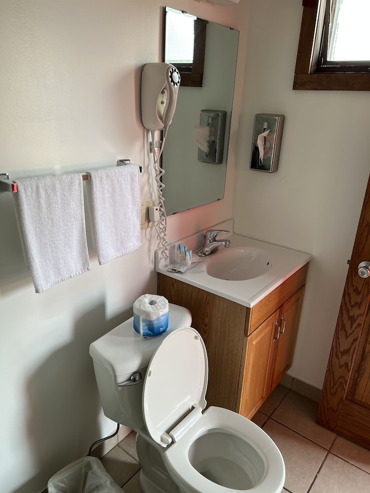 All Star Inn & Suites