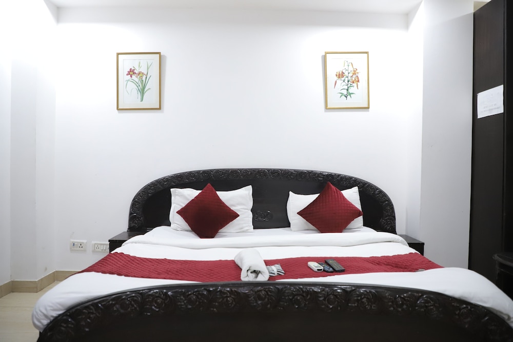 Mauryan Elite Hotel Lajpat Nager