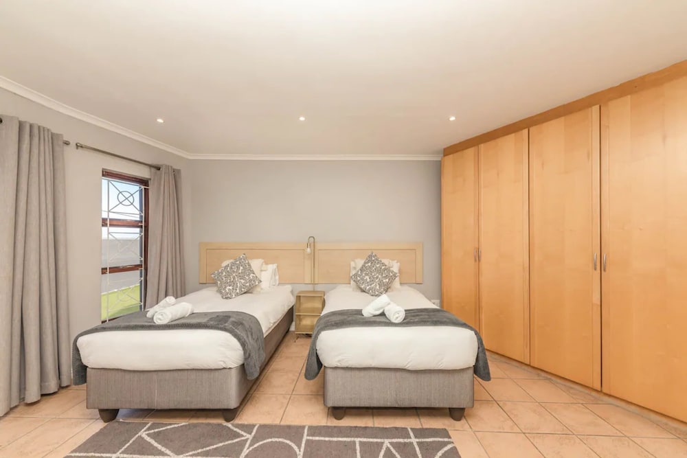 Spaciaous 2 Bedroom Bokaap Apartment view 5