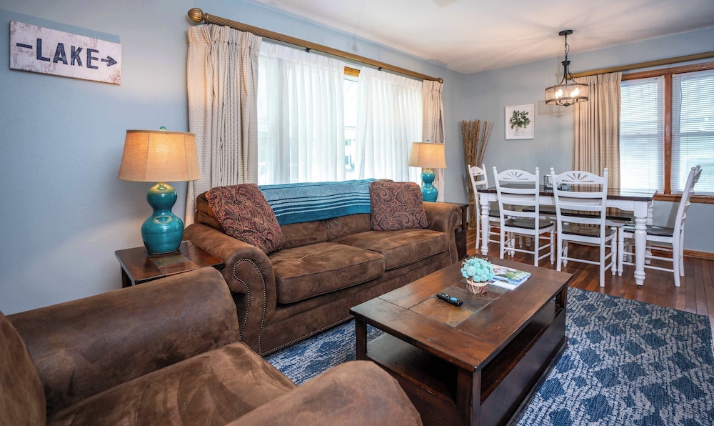 Cozy Corner House Stay for 7