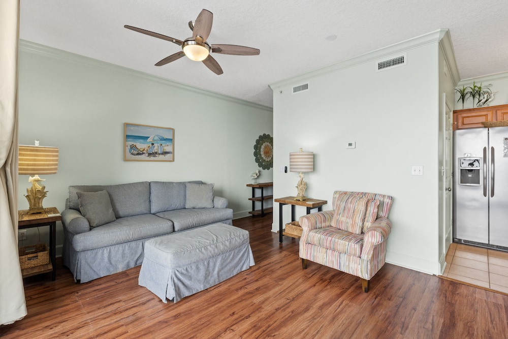 Twin Palms by Book That Condo