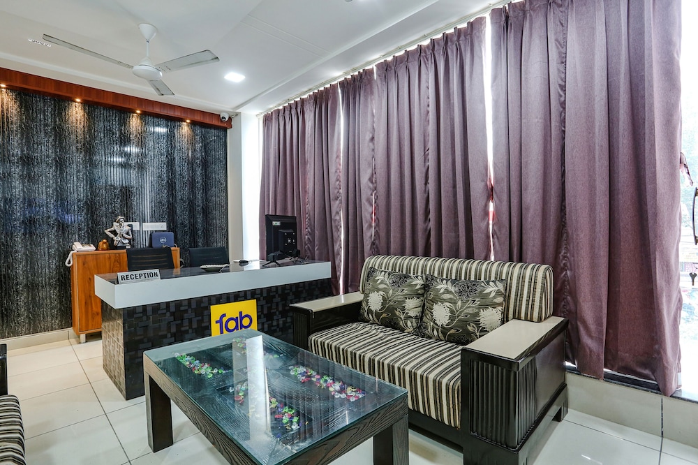 Lobby & Reception