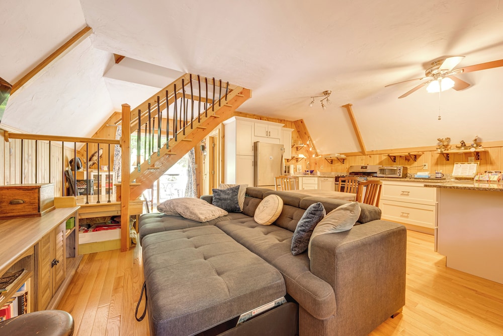 Walk to Beach & Playground: Charming Madison Cabin
