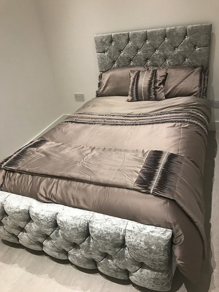 Charming 2-bed Flat in Swansea