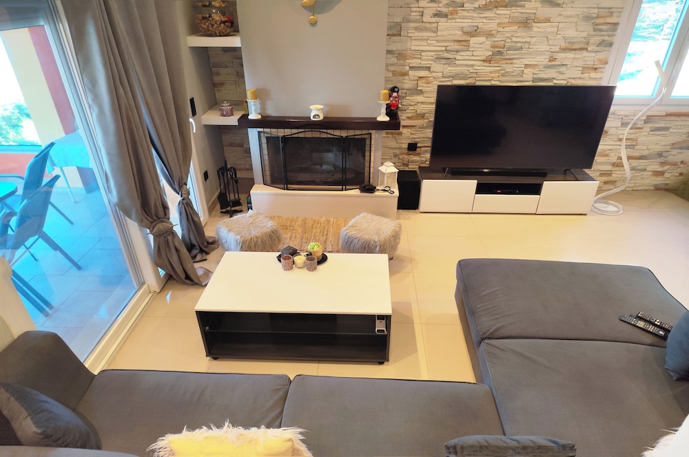 La Casa di Kosta Luxury Apartment, Kontogialos Beach, sea Views