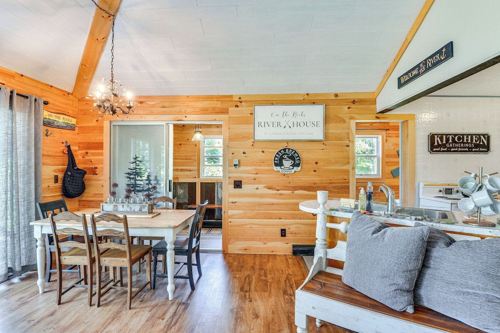 Fishing & Boating Paradise: St Lawrence River Home
