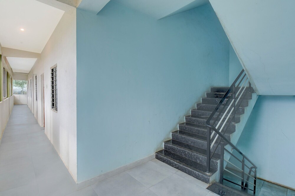 FabHotel Royal Inn Dehu